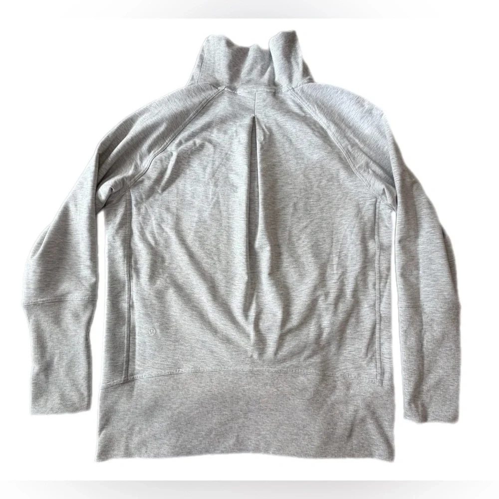 Lululemon High Lines Pullover
Heathered Core Ultra Light Grey - Picture 10 of 12